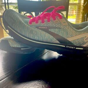 Women’s Brooks shoes